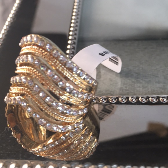 Stunning Gold plated Ring with white CZ Stones - Picture 4 of 6